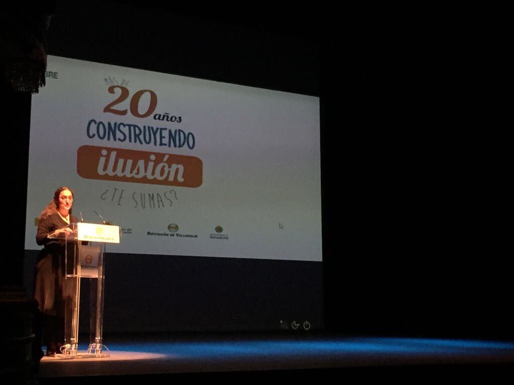 AyuntamientoVLL's tweet photo. #ConcejalaServiciosSociales @RRViosca, el Presidente @Dip_Va @JesusJCarnero y el Delegado @jcyl #PabloTrillo, junto a cientos de amigos de @ProyectoHombreV, en el @Teatro_zorrilla, celebrando la Gala “20 años, 20 pueblos y más” en su XX Aniversario.
#20xti ¿Te sumas? ❤️ https://t.co/lLUESjxkcw