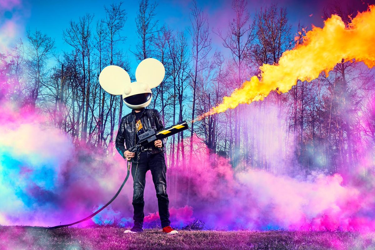 .@deadmau5 reveals color choice for his new $1 million dollar ride & it's 😍 | PIC: youredm.com/2017/12/13/dea… https://t.co/0atkWWAh1R