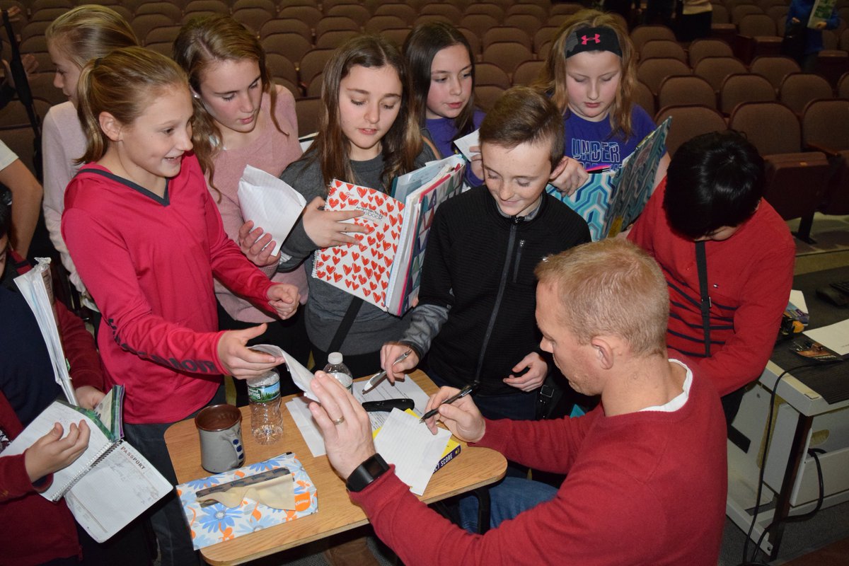 libraryldy37's tweet photo. Author, Rob Buyea, visits Shen MS's!!! @ShenNews  What an awesome writer and presenter! https://t.co/3Ukfr3o4Y2