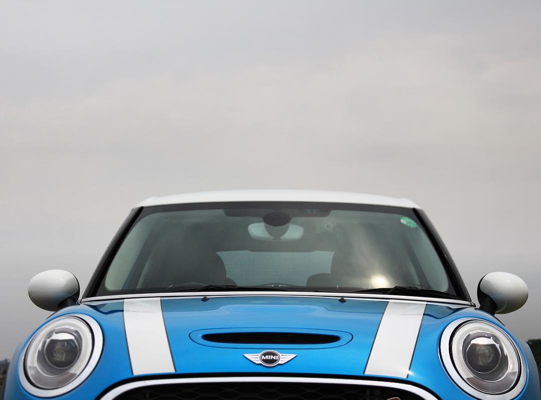 MINI_br's tweet image. Sempre a procura do motorista ideal, apaixonado pelo #GoKartFeeling... Alguém se habilita? #MINICooperS