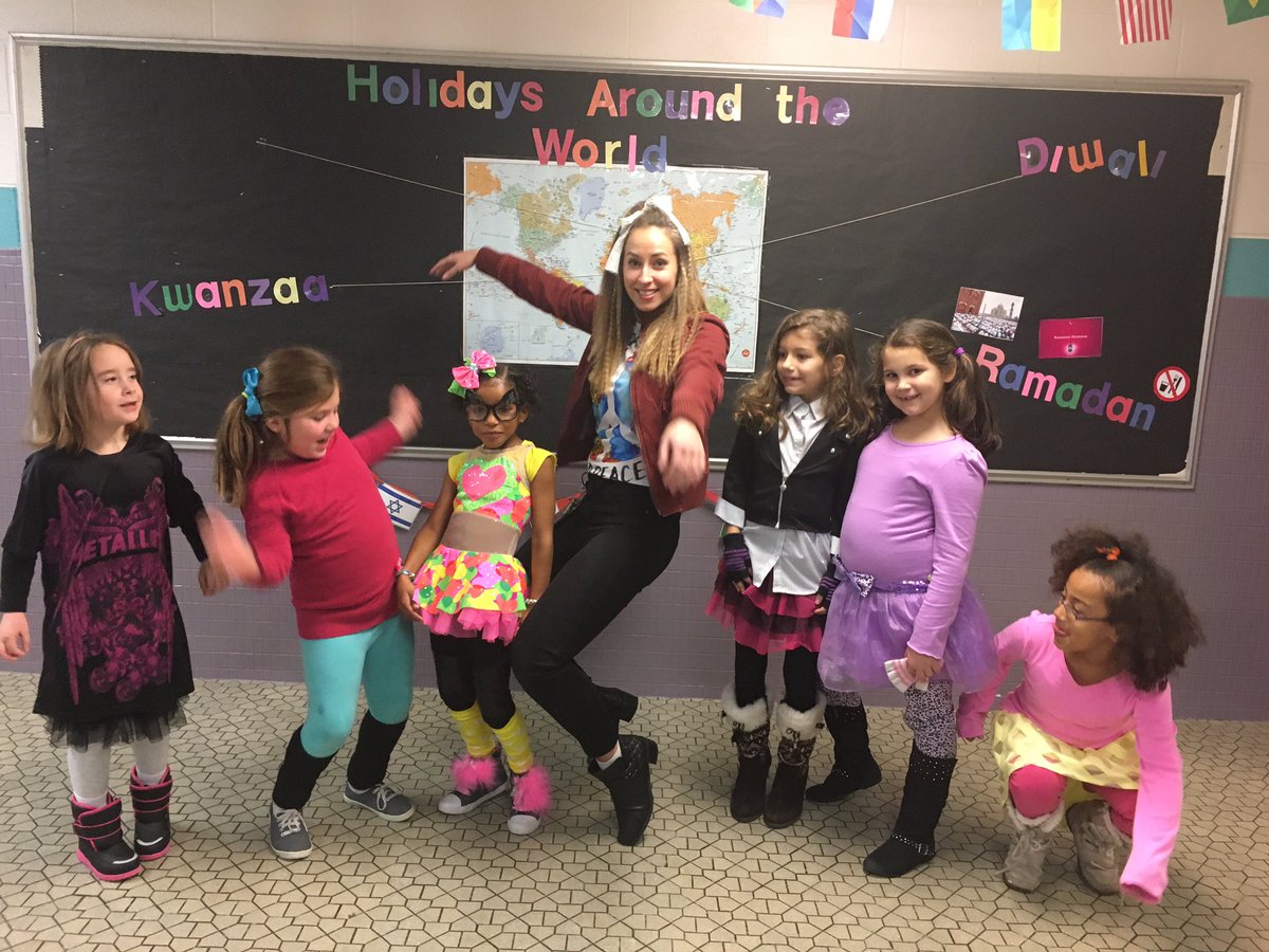 MrsLandaverdeHM's tweet photo. 80s Ladies!!!! #michaeljackson #MJpose #FIRSITES https://t.co/Ojr1lFJB3N