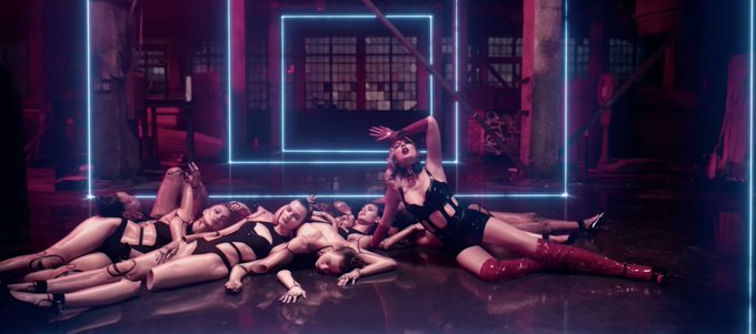 10 years ago when Taylor could come to the phone vs. now #HappyBirthdayTaylorSwift👑 https://t.co/qWm<a href="/tag/happybirthdaytaylorswift"class="tags"><span>#happybirthdaytaylorswift</span></a>