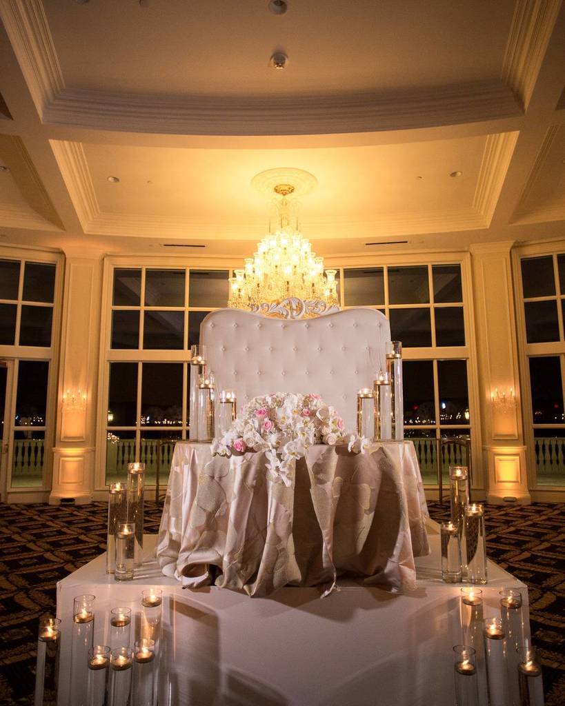 panache_style's tweet photo. It was an honor to design this luxe focal point at the Trump Doral.
Floral & Décor: Panache Style
Photographer: @dolcephotos
Hair: @giaeliseartistries
Makeup: @kristenfortier
Venue: Trump Doral Miami
Linens: Nuage Designs
Cake: @ETCakes
.
.
.
.
.
#PanacheStyle #flowerlover … https://t.co/G3k94NyUiV
