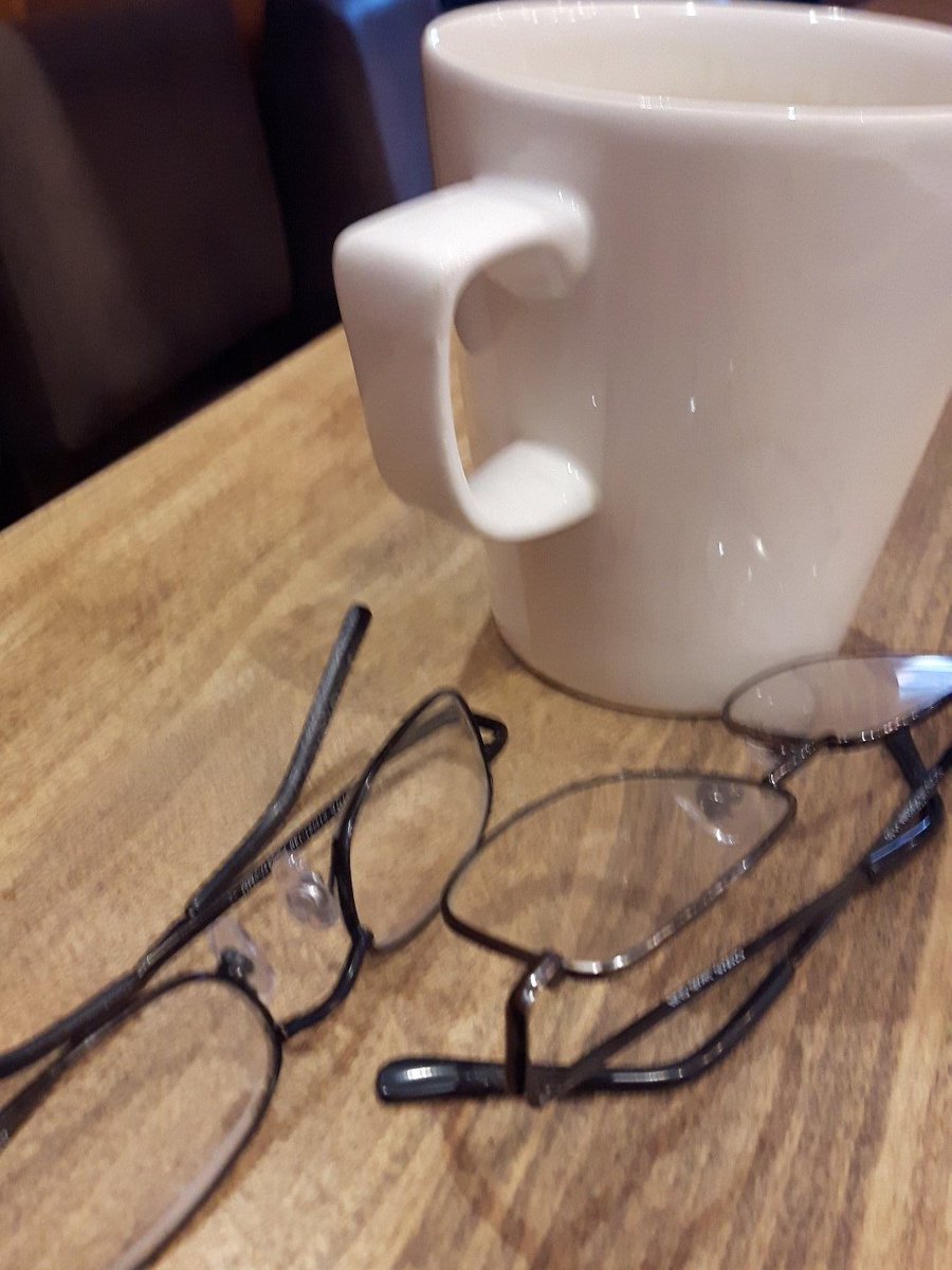 Adey800's tweet photo. #AlwaysHaveAnExtra set of glasses .. or two https://t.co/ToTgeySj6I
