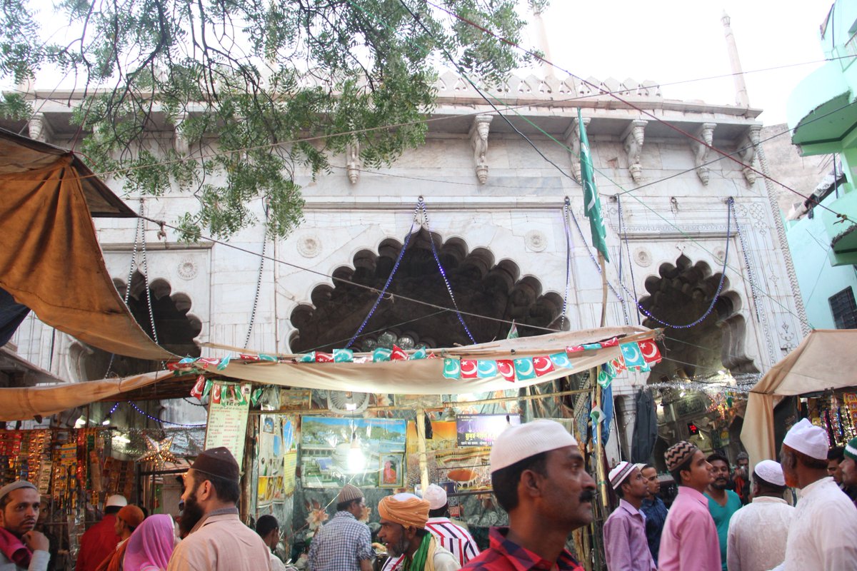 firozeshakir's tweet photo. Sola Khamba Ajmer 

#rafaee 
#sufism 
#ajmerurus https://t.co/P8jaEUyPYd