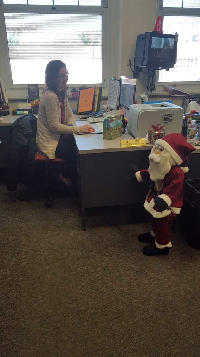 BeachPBA106's tweet photo. Office Kringle making rounds this morning at @PointBeachHS! #CommunityPolicing @NaGrosshandler @BchOfficeThing1 @BchOfficeThing2 @mrs_mosca https://t.co/loRKyz8yc8