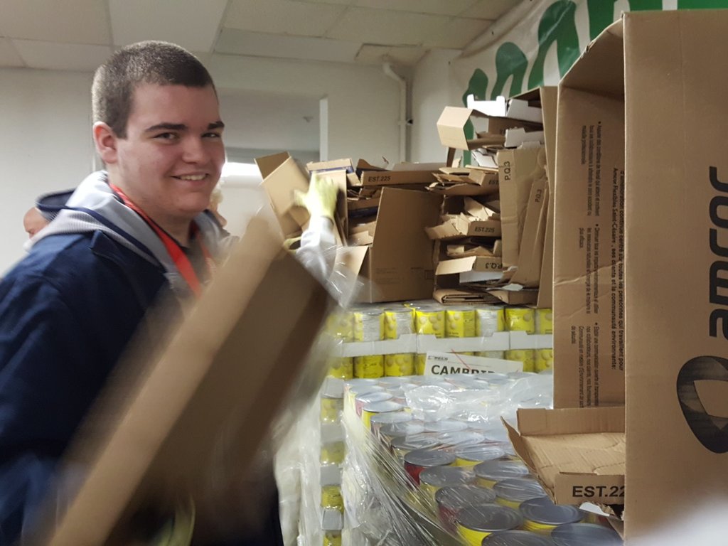 rebecca_tarabay's tweet photo. Our WPS co-op students hard at work packing for a great cause! @WindsorGoodfel @WindsorPolice https://t.co/lM1qEYWUoj