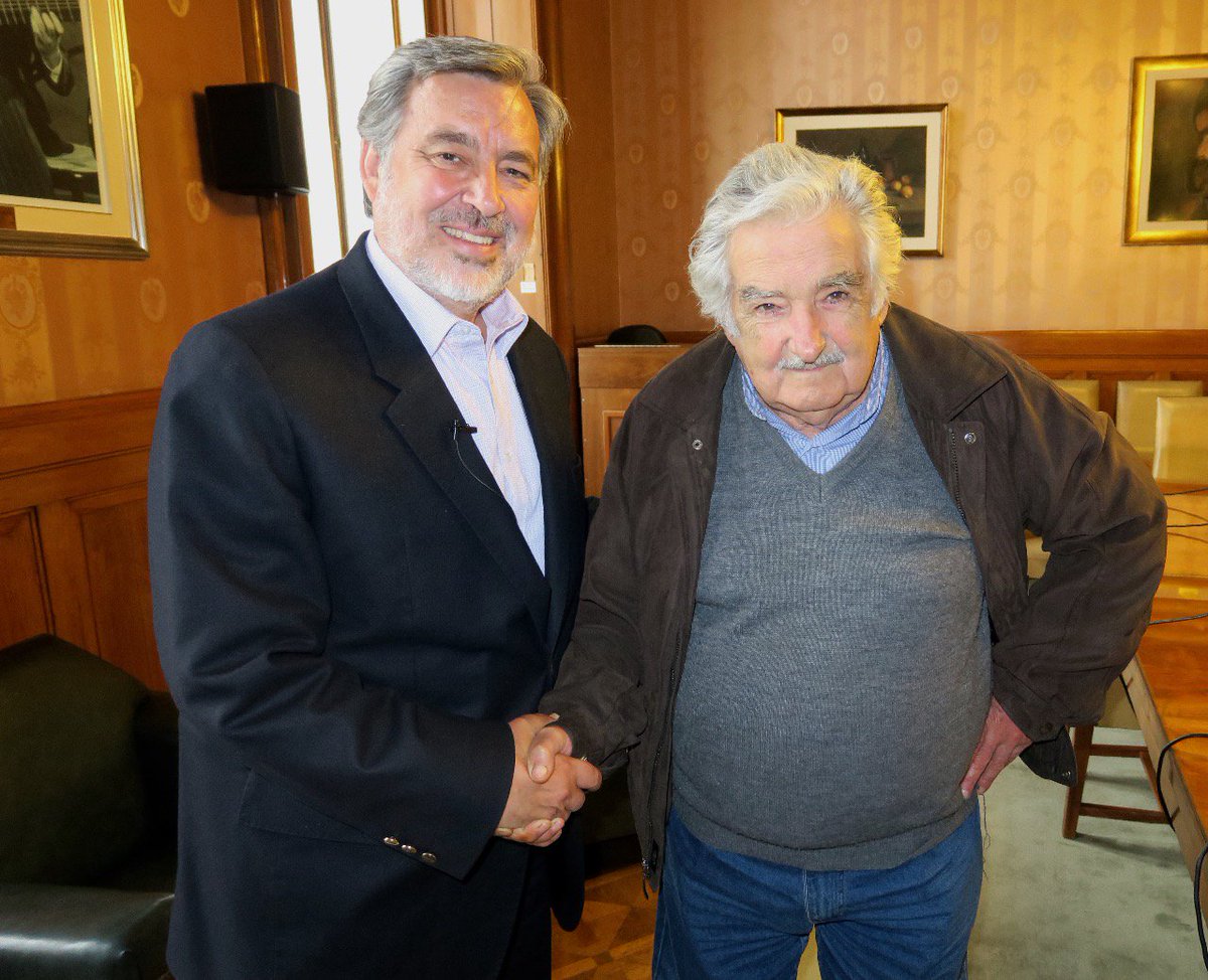guillier's tweet photo. Hace poco más de un año viajé a Uruguay a conversar con el Presidente Pepe Mujica. Hoy recibo con gratitud la noticia que acompañará nuestro cierre de campaña junto a miles de chilenos y chilenas que defenderán con su voto no retroceder y seguir avanzando. Gracias Presidente. https://t.co/htnpU6PHfp