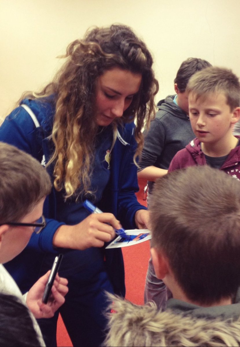 As_GDNCaen's tweet photo. Les EPI au collège GDN en classe de 5ème c'est ça : interview de Romane SILVESTRE de @OvalieCaennaise. #interdisciplinarité #SVT #EPS #entrainement #nutrition #rugby #Motivation #rencontre #partage #échanges #santé 
@CaenOfficiel @acCaen @UNSSCalvados @UNSS_CAEN  @CalvadosDep https://t.co/xFzSo3rnh2
