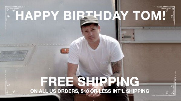 ToTheStarsMedia's tweet photo. For @tomdelonge's Bday, we are giving YOU a gift. FREE US SHIPPING and $10 OR LESS INTERNATIONAL SHIPPING. Today only! Shop now https://t.co/7pudhBeKEz https://t.co/fegxux4otc