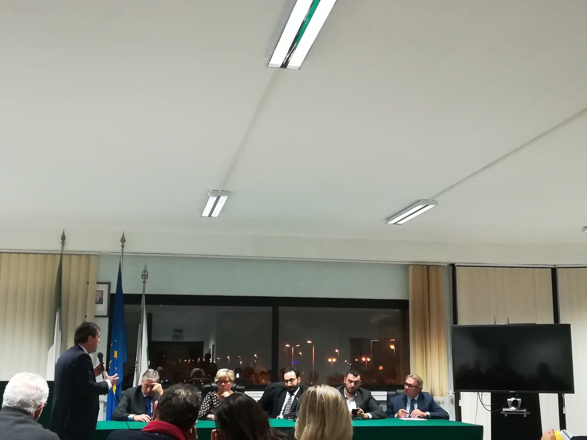 Alvise Marzo (@alvisemarzo) on Twitter photo <a href="/RegionePuglia/">RegionePuglia</a> si parla di ZES adriatica.@MazzaranoPD e <a href="/loredanacapone/">Loredana Capone</a> incontrano i rappresentanti istituzionali. <a href="/RegionePuglia/">RegionePuglia</a> si parla di ZES adriatica.@MazzaranoPD e <a href="/loredanacapone/">Loredana Capone</a> incontrano i rappresentanti istituzionali.