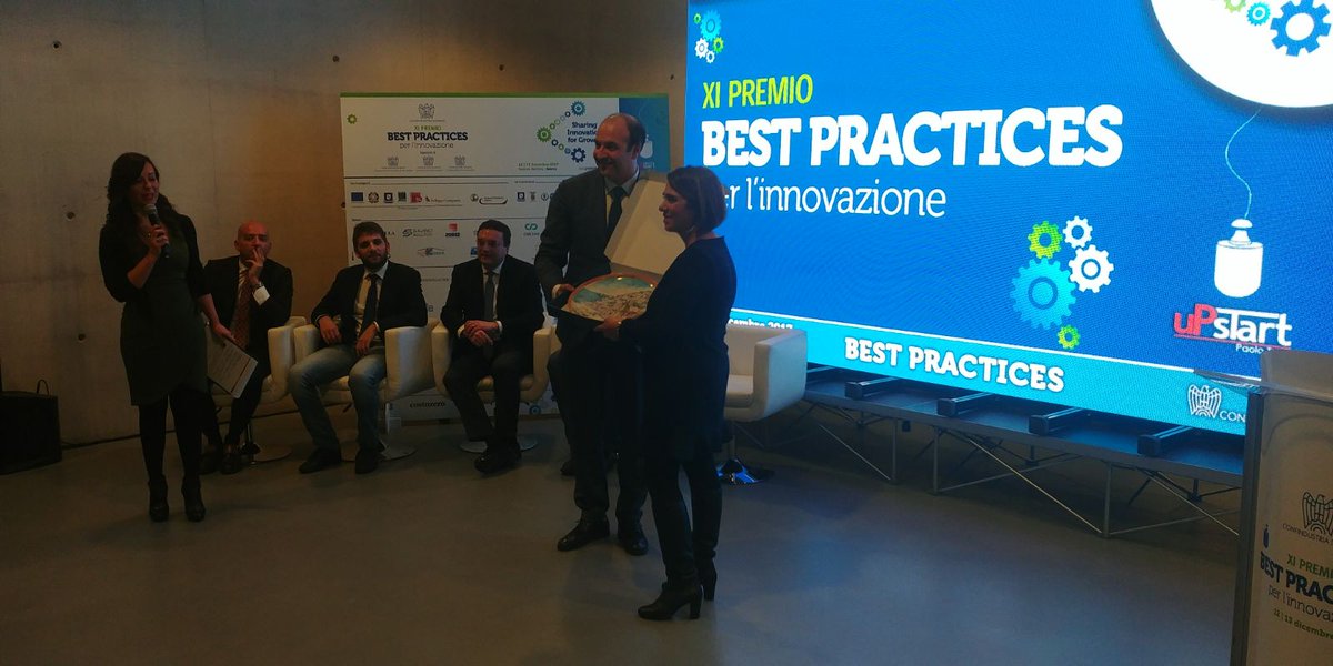 TIM_Enterprise's tweet photo. Antonio Palumbo di @TIM_Official con i vincitori del #PremioBP17:
Medea, #startup legata alla telemedicina; 
@TREDIRAP (premio TIM "Aziende") con le sue #stampanti3D;
Nuceria, che riceve una menzione per il packaging intellgente che mantiene qualità e originalità del prodotto. https://t.co/gnXtm3jitZ