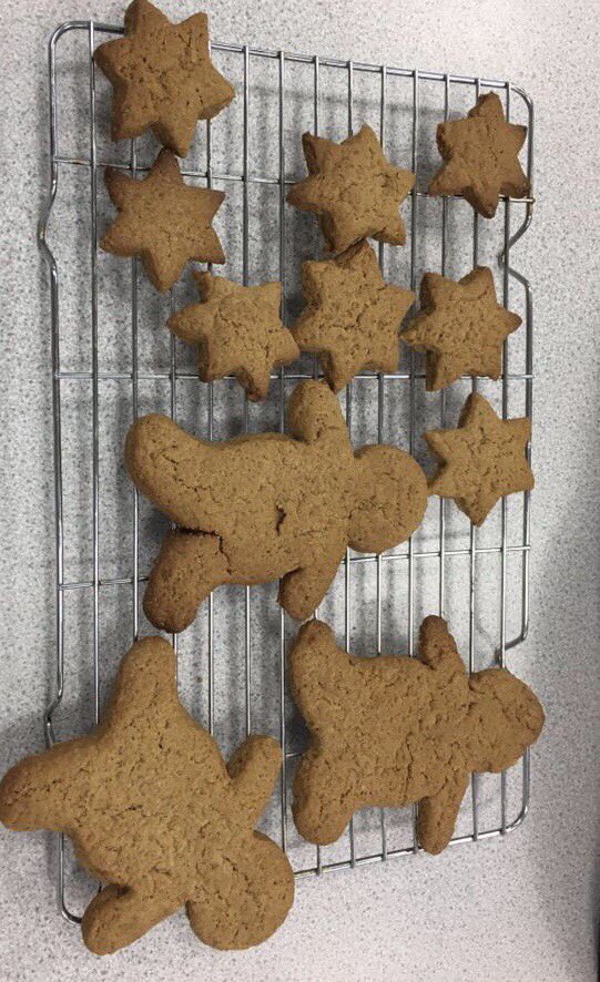 Bristol_BLC's tweet image. It's been very festive in Food Tech today...Year 9 baked some Mince Pies, Year 10 made some Rudolph cakes whilst Bridge class made gingerbread! Looks very tasty! ❄️☃️