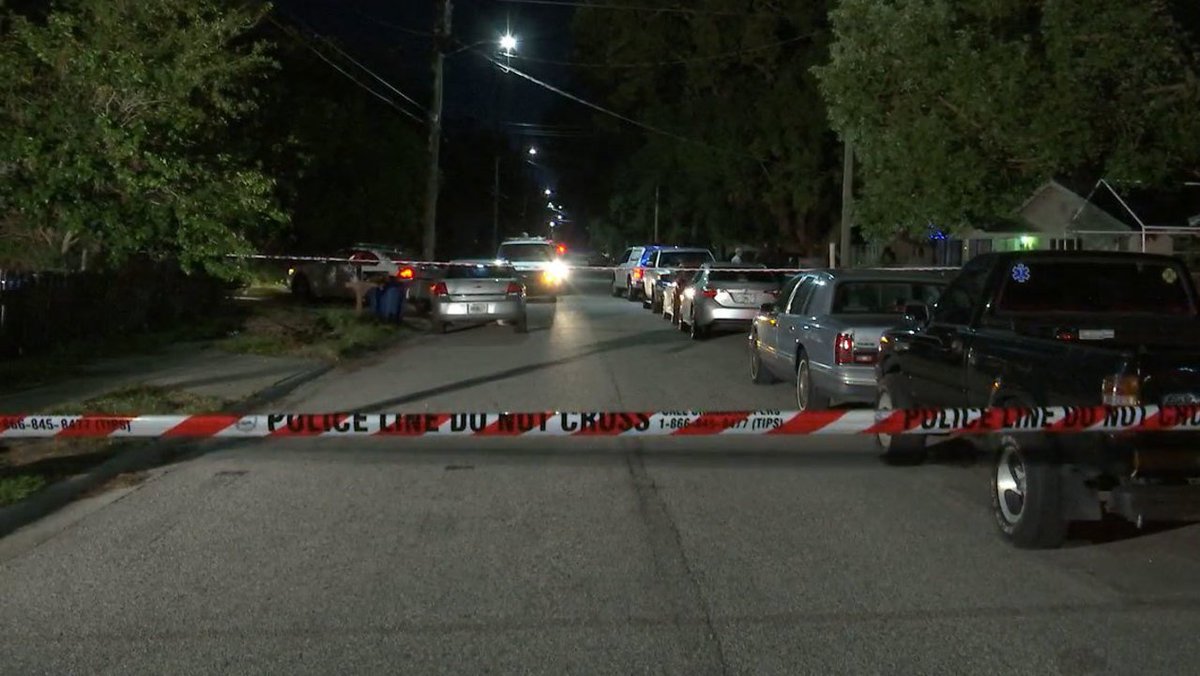 Baby, 2 adults found dead inside a Florida home after Christmas tree caught fire bit.ly/2z90Svd?utm_so… https://t.co/XRkD5lbaHo