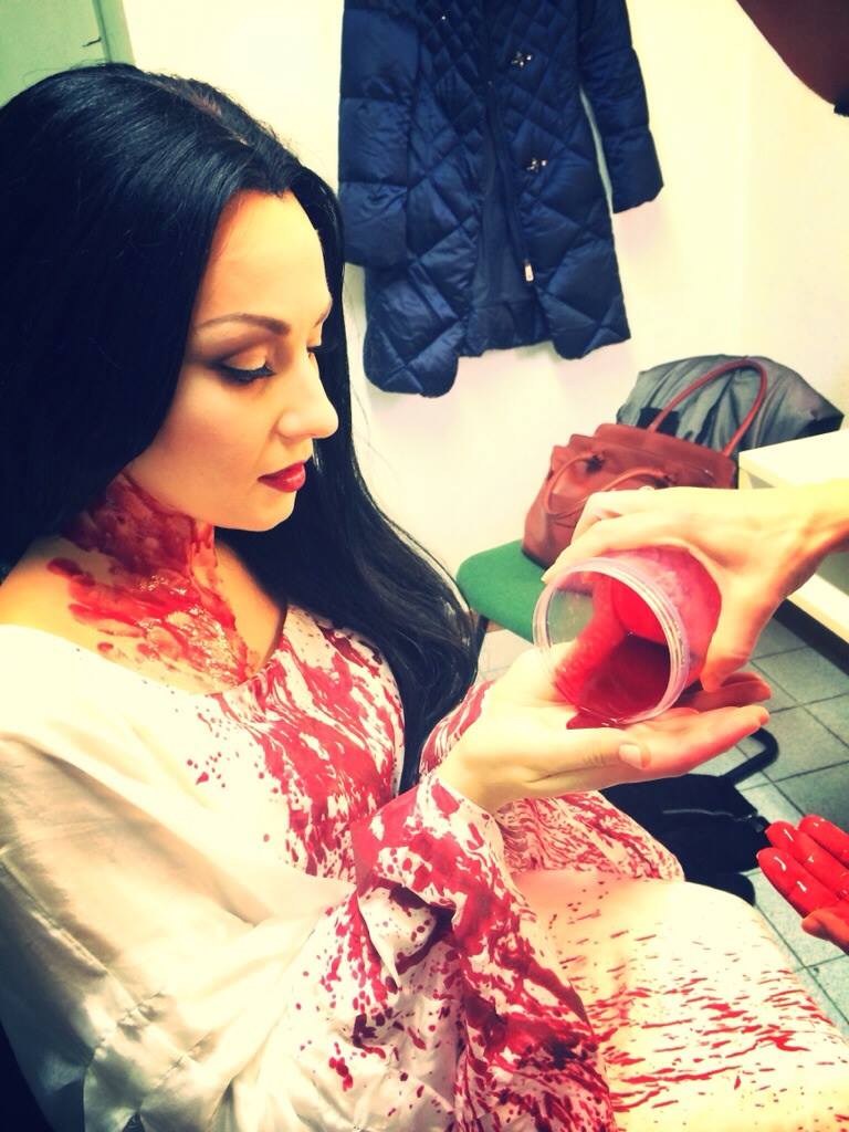 ILunguSoprano's tweet photo. Lots of blood, a fantastic mad scene and glorious music. One can't wish for more! Today exactly 3 years ago I made my debut as #LuciaDiLammermoor at the #TeatroFilarmonico #Verona and I can't wait to sing the same role later this season @Operaen.
#DenNorskeOpera #Oslo https://t.co/EdPJUFjVQL
