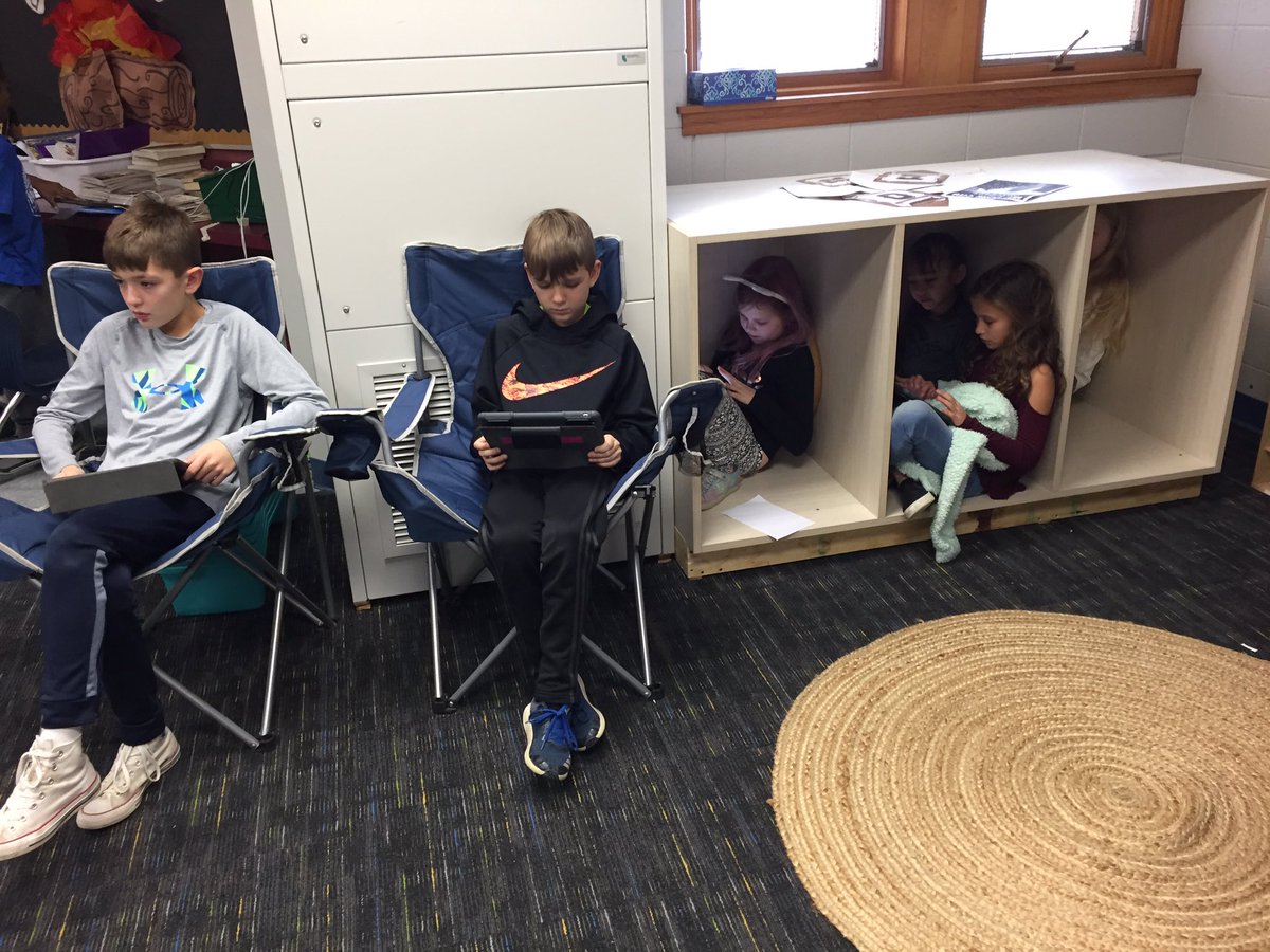 MrsGeffert's tweet photo. I can't even imagine having traditional seating in my classroom. #flexseating #pickaseatandgetcomfy https://t.co/OePEWOHs6A