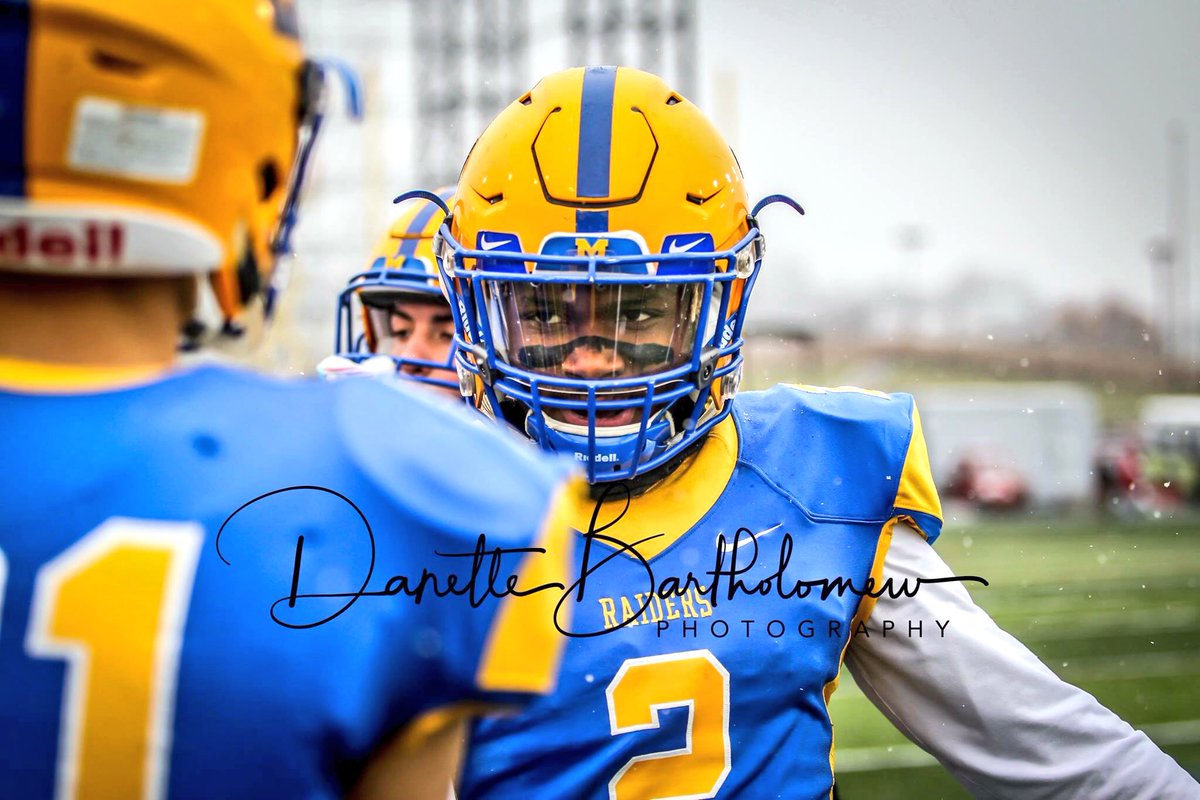 Tmilly02's tweet photo. Senior Szn 🙏🏽 Like and RT! Show mad Love 💯🏈! https://t.co/KOxbuhr10i https://t.co/yMkJDOVY71