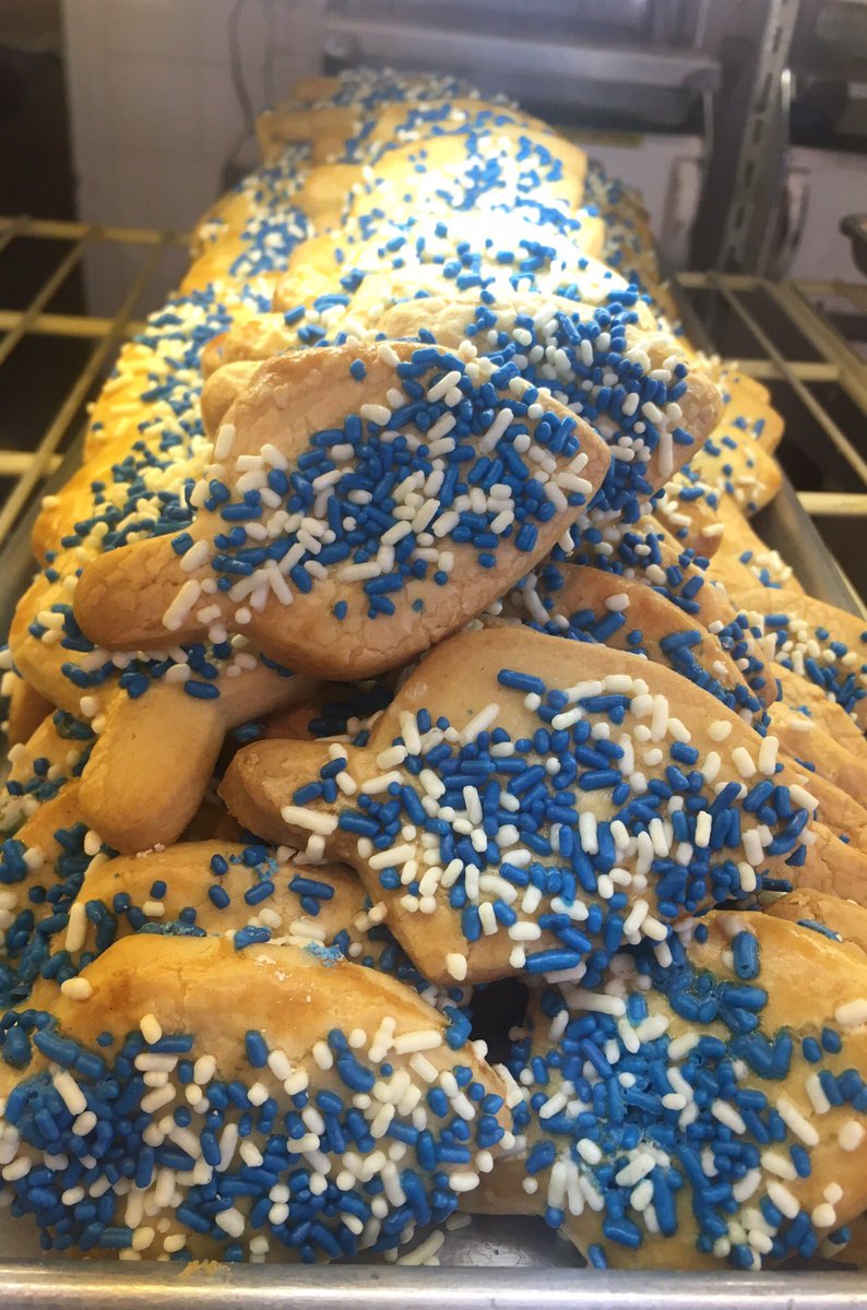 ItsTerri's tweet photo. Popped into a Jewish market and bakery yesterday before Hanukkah
#kugel #kishke #matzah #chicken #noodles #kosher #starcookies https://t.co/H5FKsmdzzH