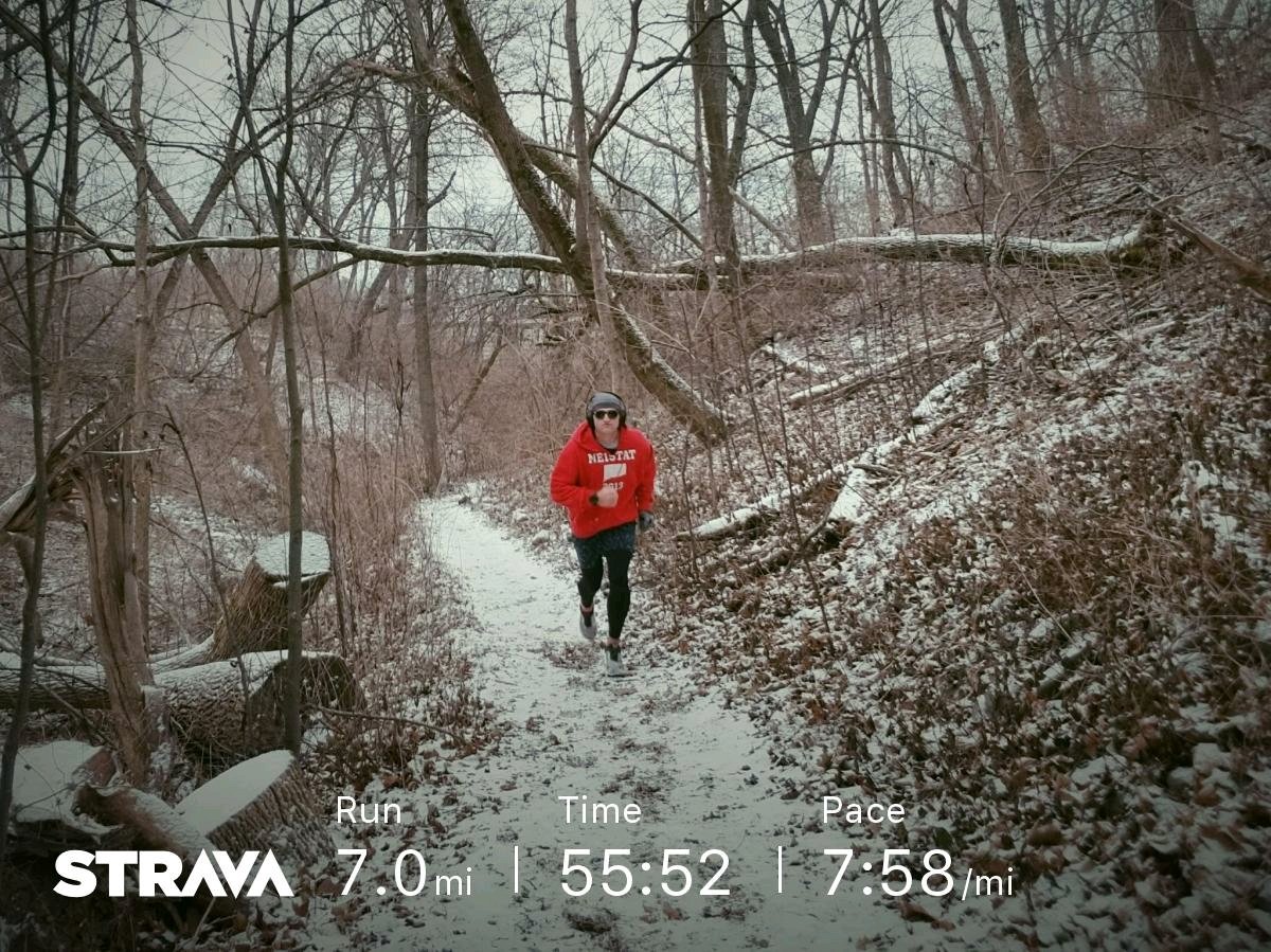 Casey's tweet photo. bluetooth headphones froze mid run. why you gotta be so cold Milwaukee? https://t.co/czp1VQXAEE