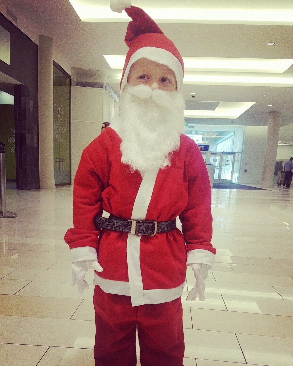 jacemilomom's tweet photo. @TheToyInsider @JAKKStoys My son dresses up as Santa spreading cheer- he would love this toy🎄
#tweets4toys https://t.co/o5mjwqei7F