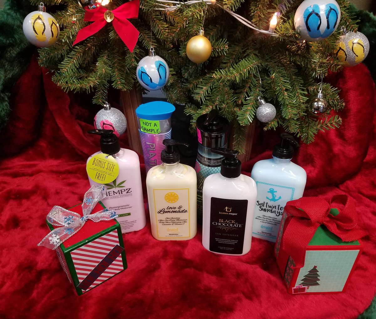 Tis the season!
Who else wants a fabulous smelling moisturizer for Christmas?
Let your significant other know to stop by and pick you up one. 
#bronzeon #moisturizedaily #skinwillbesoft
