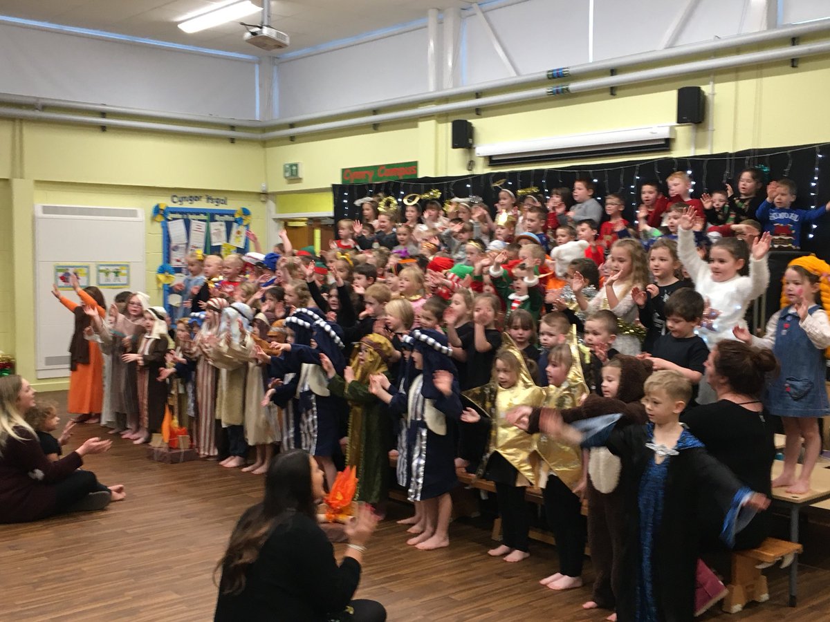 gwaunynant's tweet photo. Sioe Nadolig Gwefreiddiol!
Fantastic Christmas Concert👍 https://t.co/hVGPtuedqv