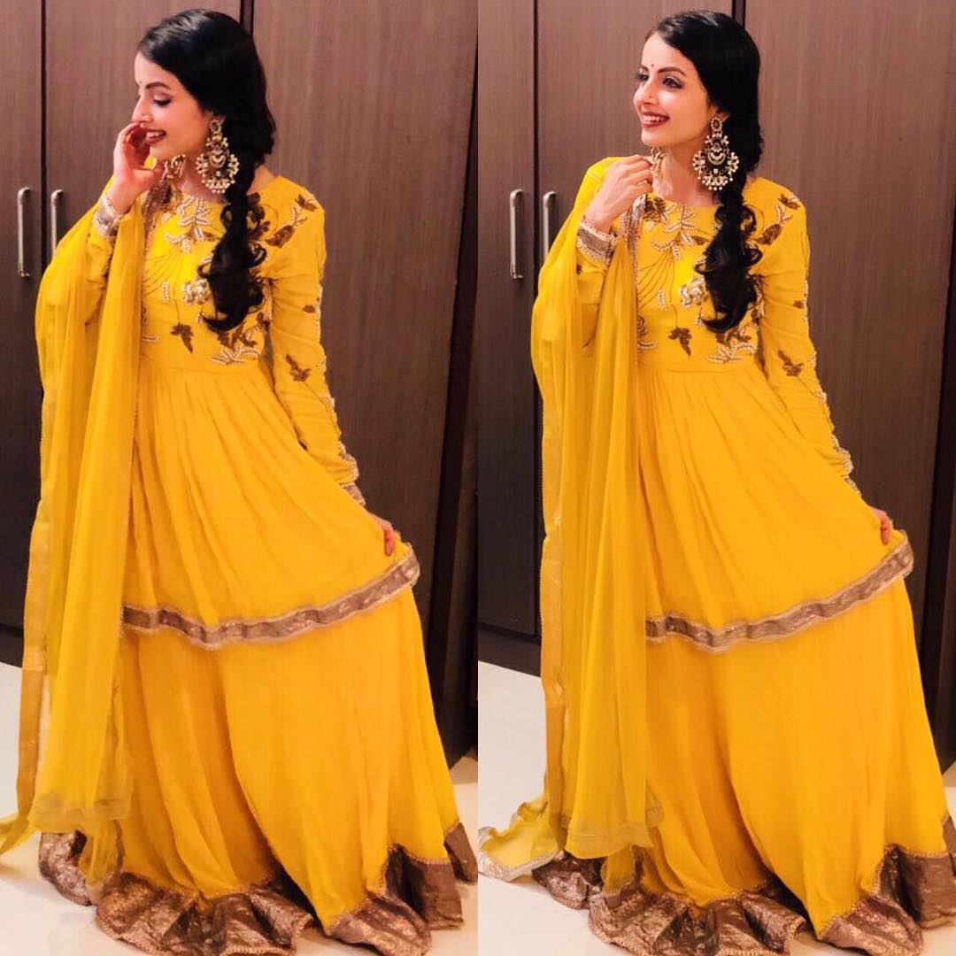 TellyTalkIndia's tweet photo. Absolutely gorgeous, isn't she?!

#Ishqbaaaz star #ShrenuParikh https://t.co/YEoJmFl0gC