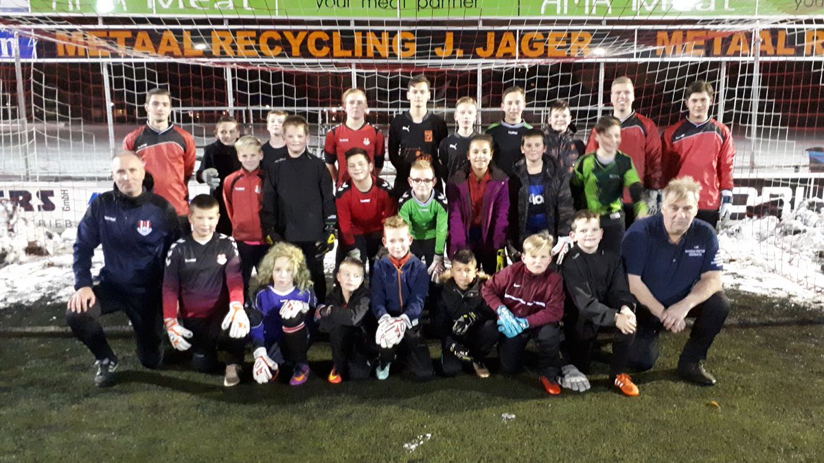 Afsluitende training voor keepers van De Bleek: goo.gl/xFA6ji | <a href="/VandenbergP/">Patrick van den Berg</a> #rigtersbleek #enschede #keepers