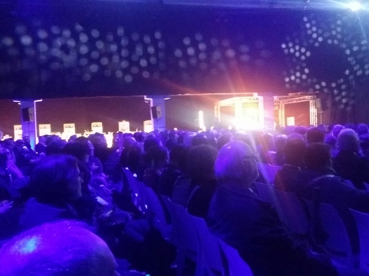 Wall4u présent à #digitalwallonia, dommage qu'aucun socialwall n'est utilisé pour dynamiser les échanges #wall4u #SocialWall