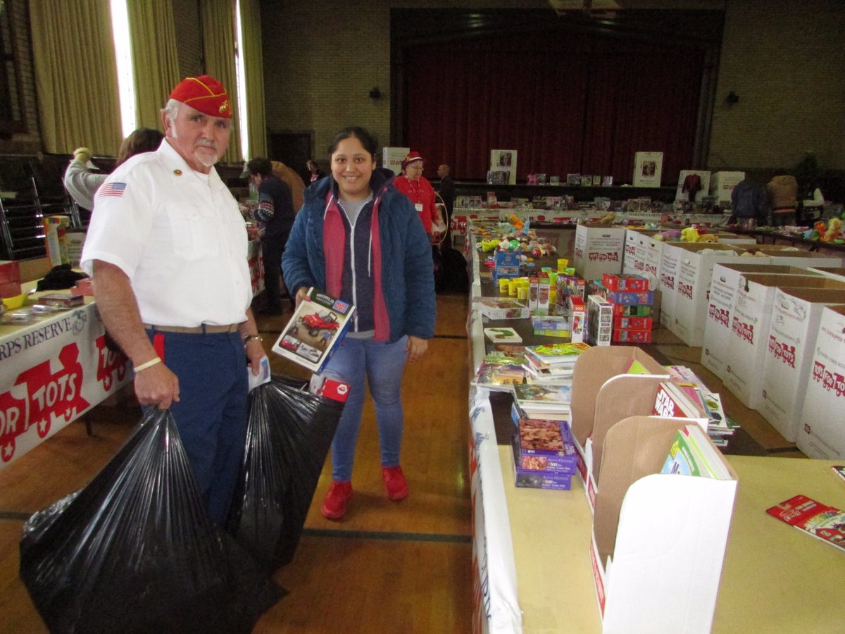 jbail03's tweet photo. #ToysForTots distribution in @CityDanvilleIL today at @StJamesUnited Methodist Church. Lots of appreciative families. @commercialnews #Christmas #allaboutgiving #allabouthekids https://t.co/vbZP1E2dmZ