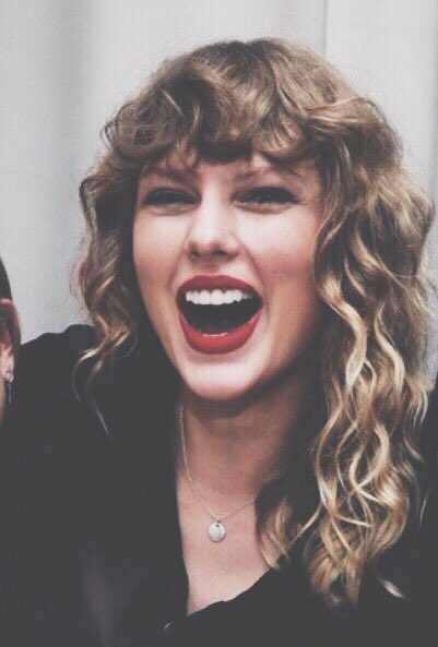 HAPPY 28TH BIRTHDAY TO THE ABSOLUTE RAY OF SUNSHINE THAT IS TAYLOR SWIFT 