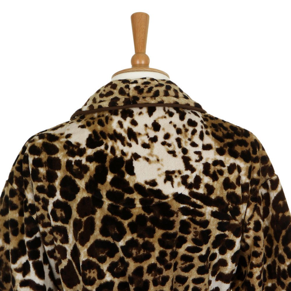 SHOPINTEREX's tweet image. ROBERTO CAVALLI Bravo Shawl Bathrobes $325 - FREE SHIPPING OR PICK UP (Elsewhere $380)
Order By 12/15 to receive in time for Christmas! GUARANTEED
BUY HERE:
interexhome.com/roberto-cavall…

#christmas #holidayshopping #bath #hgtv #interiors #interiordesign #luxury