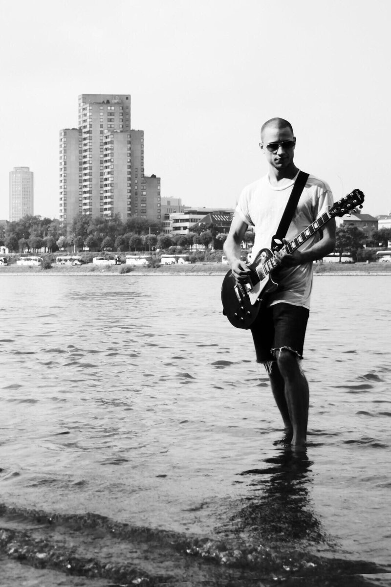 Tinder profile pic #guitar #Cologne #tinder #bandphoto