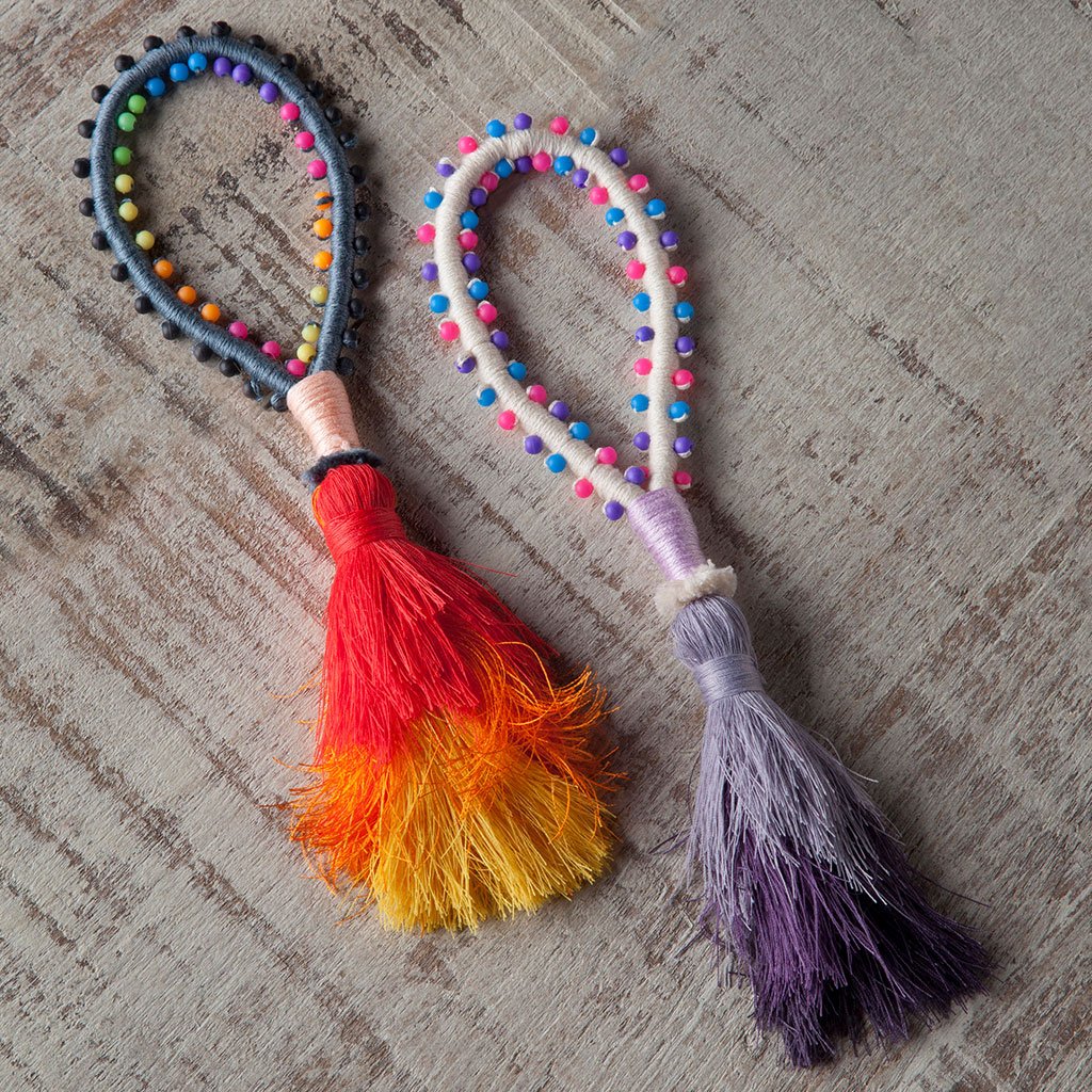 The Loopdedoo makes great gifts! A keychain for your aunt, a headband for your sister, a necklace for mom…what gifts are you making this year?

annwilliamsgroup.com/collections/lo…

#Loopdedoo #annwilliamsgroup #craft #fun #wherefunrules