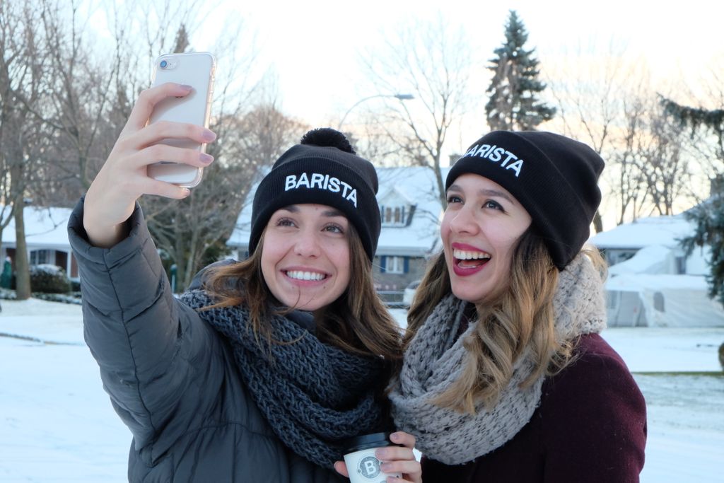 baristamtl's tweet image. Quand @camillecontente &amp;amp; @ameliebougie ont leurs tuques....#selfiemode ! - Alex
