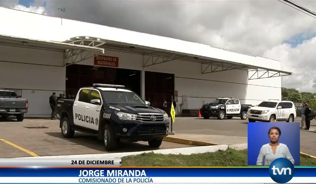 tvnnoticias's tweet photo. Policía Nacional frustra robo en un local comercial de la 24 de Diciembre. Hay 3 capturados y dos armas decomisadas. https://t.co/NaCHXwyK07