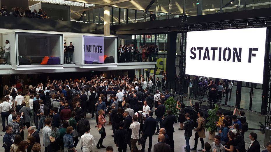 msdev_fr's tweet photo. JEU-CONCOURS - #TechRocks: une journée, des talks, du networking, des startups. Le 21.12 à @joinstationf ! Pour l'occasion, #Azure vous fait gagner votre entrée ! Likez et répondez avec le nom du talker que vous avez le plus envie de voir: https://t.co/nAeusKJeuM https://t.co/ThclDGOwSU