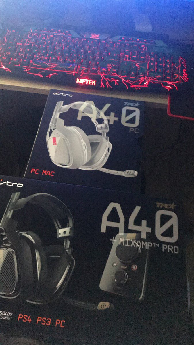 SouuLzGoD's tweet image. !! GIVEAWAY ASTRO A40 TR !!
Verlose mein altes Astro A40 TR - OHNE MIX AMP!!
Habe mir ein neues geholt deswegen bringt mir das jetzt nichts mehr.

Follow @SouuLzGoD &amp;amp; RT this Tweet to enter!!! GL winner will picked at 1.1.18
