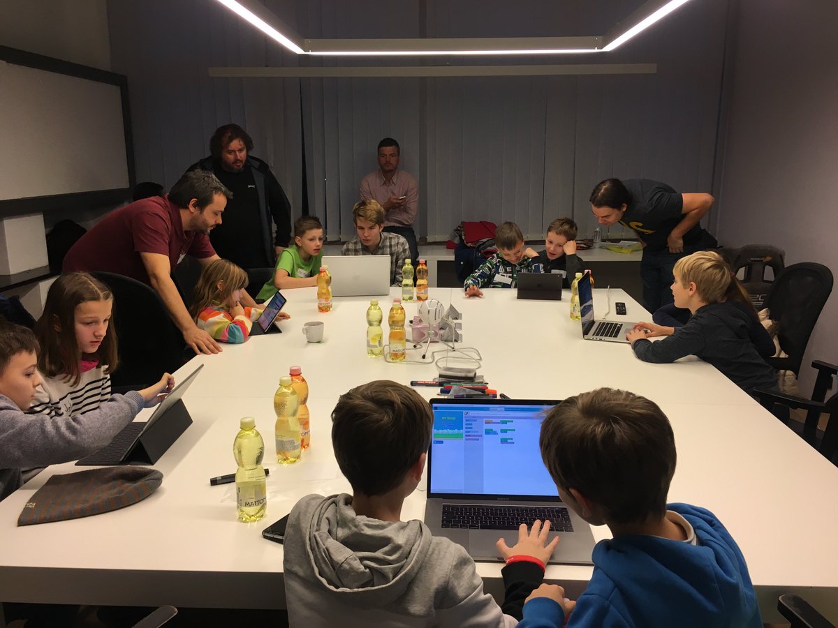 topmonks's tweet image. Programujeme #hourofcode2017
