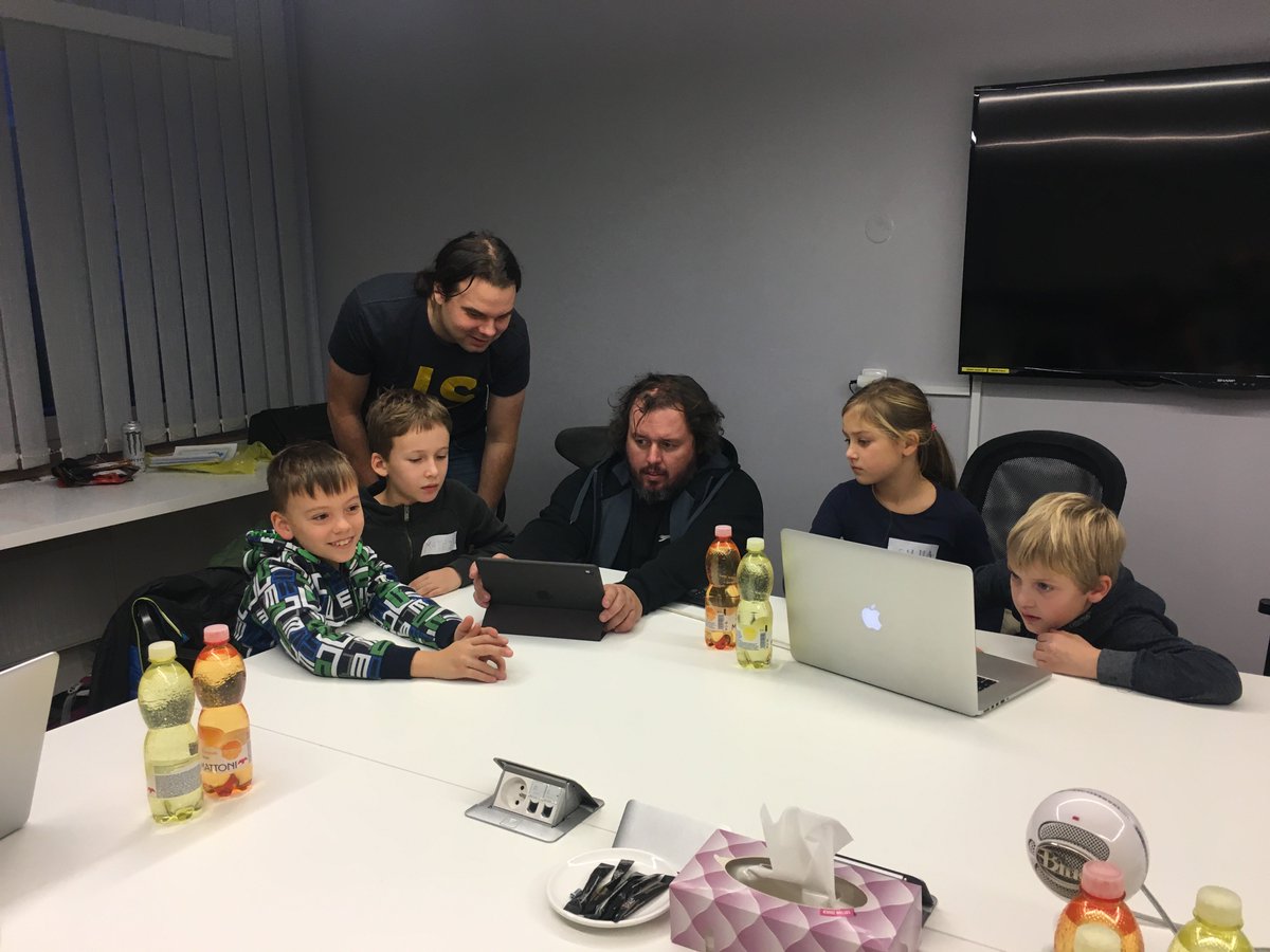 topmonks's tweet image. Programujeme #hourofcode2017