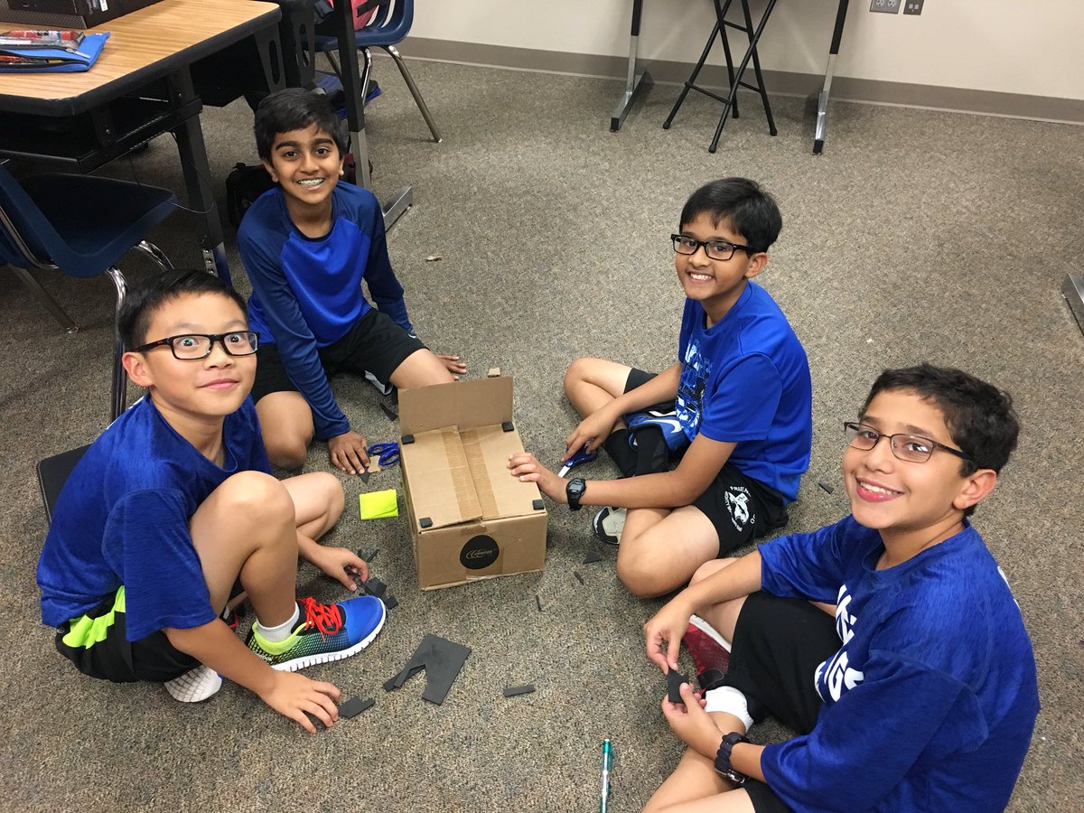 fjhpltw's tweet photo. Final project-therapeutic toy design https://t.co/u30uxKe3hB