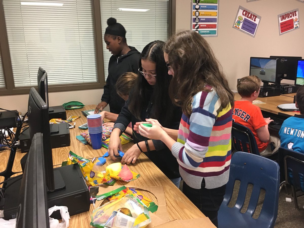 fjhpltw's tweet photo. Final project-therapeutic toy design https://t.co/u30uxKe3hB