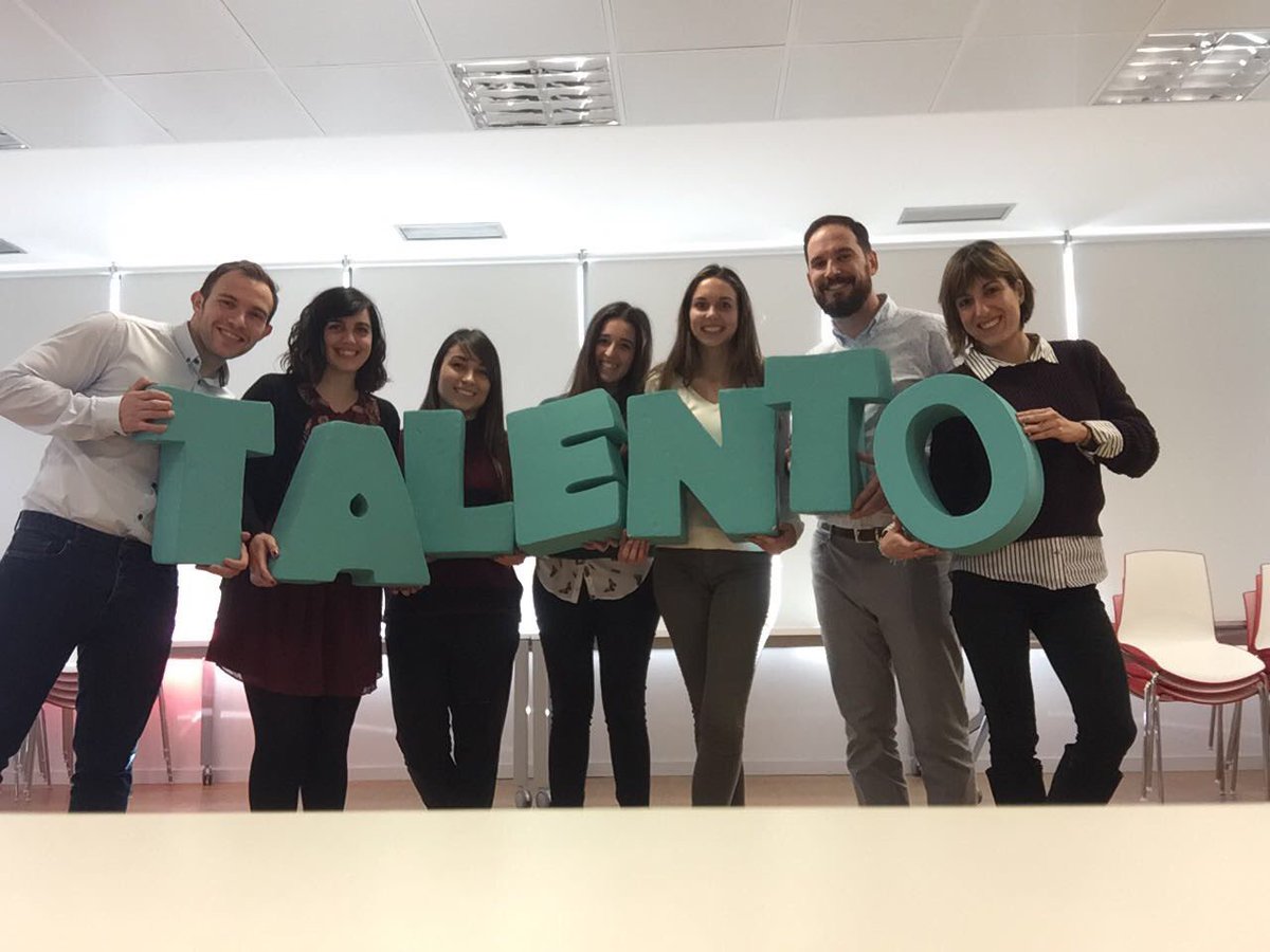 NataliaPrezPorr's tweet photo. Aprendiendo de mis nuevos compis!#talento #formacion #felicidadeneltrabajo  @adecco_es https://t.co/AavHjht9sR