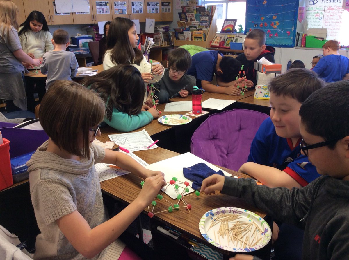 ruffteacher's tweet photo. Christmas Tree STEAM. Such creative ideas! #badges4bears #ruffpups https://t.co/JKBv8PH0cg