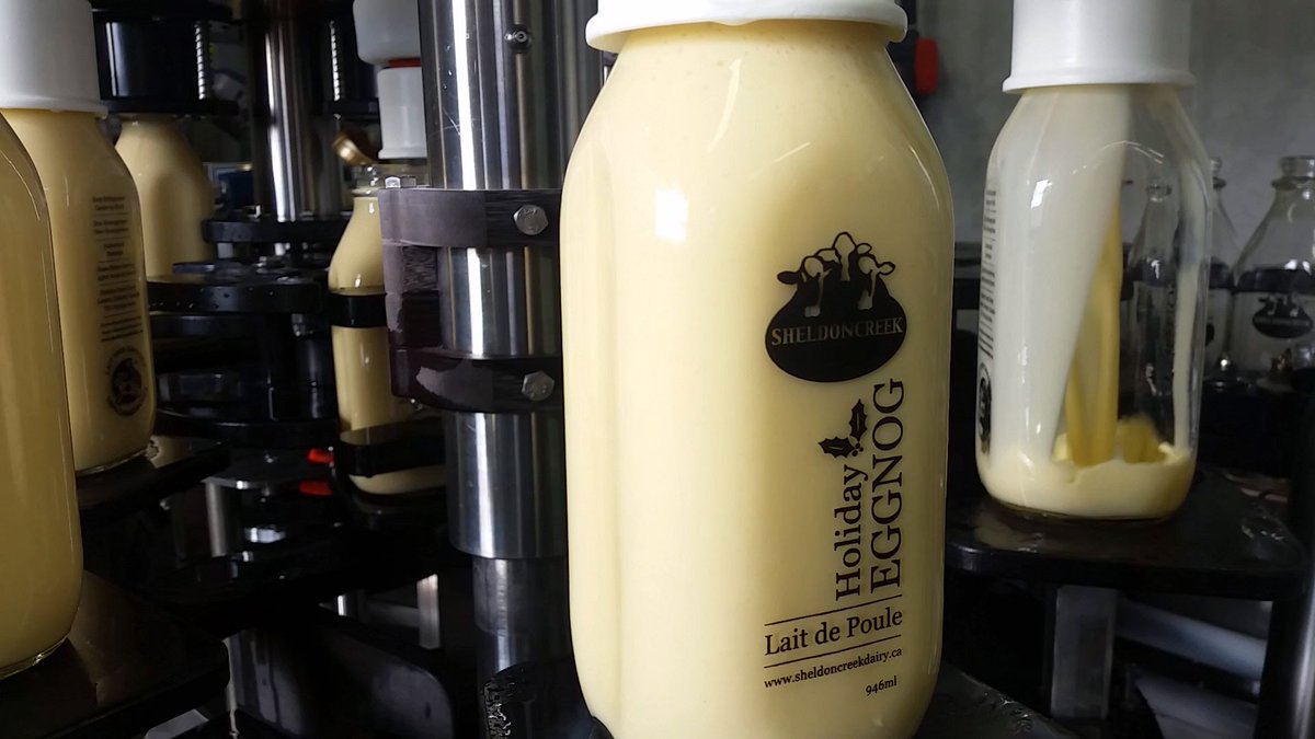 FreshAirFarmer's tweet image. It's farm tour day!
No better way to spend it then touring an egg nog farm. 
Well, at least a farm that makes their own egg nog, yogurt, milk &amp;amp; more.
Come &amp;amp; meet @SheldonDairy:
youtube.com/watch?v=R9FYjv…
