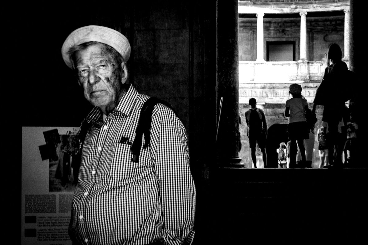 KoopsDK's tweet image. Grenade 2017 #streetphotography #koops #granada #Alhambra #bw #candid #sapin #streetphotographer