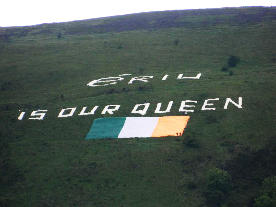 Mappermick's tweet photo. @mattcarthy @SarahBardon @M_AndersonSF @LNBDublin @LiadhNiRiadaMEP @GerryAdamsSF @UnaDArcy1 @BrianMaguireEU @ShaneBeattyKFM @DaireHughesSF @NiallSF @dfertl @jemma_dolan #IrishBalladChristmasCarolMix #Marian #RTEpt #liveline #tonighttv3 #YouIrish 🎶GoTell It On (Black) Mountain🎶 https://t.co/Q2H0Mz4TtW