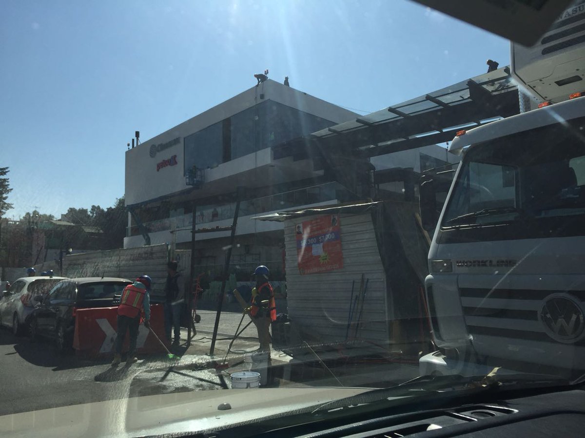alekosmx's tweet photo. #TepepanLibredeConstruccionesIlegales Como todo mundo viola la ley impunemente, Plaza Terrazas Arenal intenta lo propio, ojalá no sean cómplices @Cinemex @SmartFitMex @PetcoMexico @CielitoQuerido @RadioShack_Mex @Interlinguamx @SenseiSushiMEX @OfficeDepotMex @UnionTecuixch https://t.co/7CAVdqMsDv