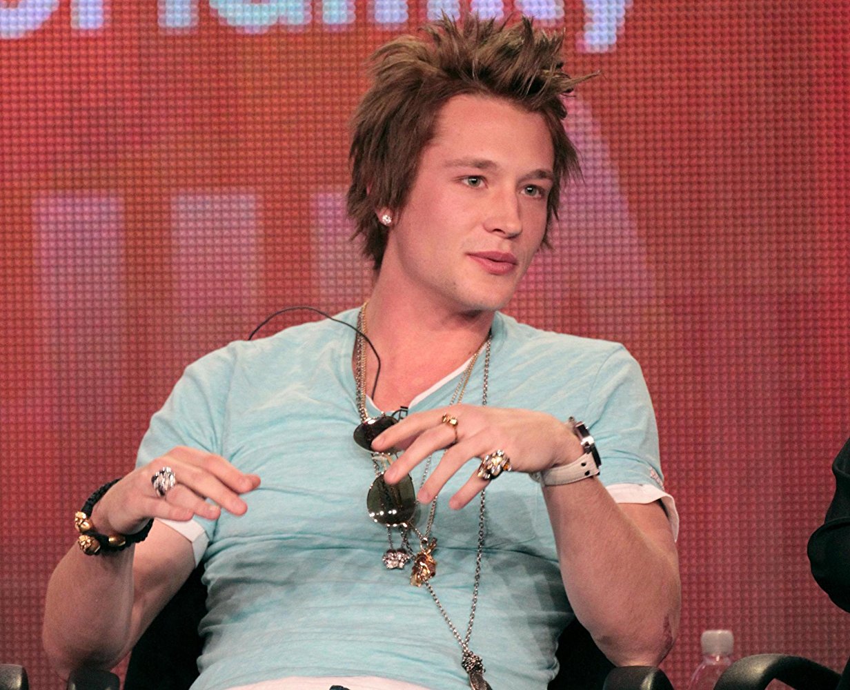 Happy 27th birthday Nick Roux!!     