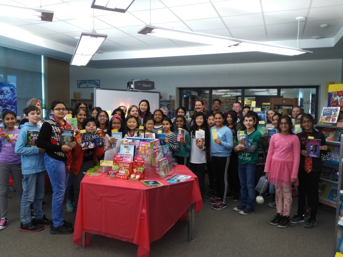melissa_tom's tweet photo. @scholasticCDA #bookfair2017 wraps up @PLRobertsonPS. Sales in excess of $11,100!! Check out the Book Fair Crew and Golden Ticket winners holding up their Library picks! Students building the library collections together! #readingrocks!! https://t.co/lo2gb0nyCu